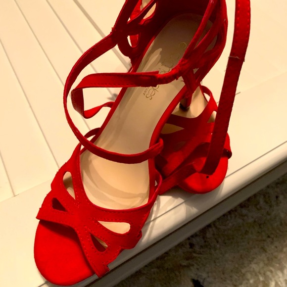 Red Heels - Picture 3 of 5